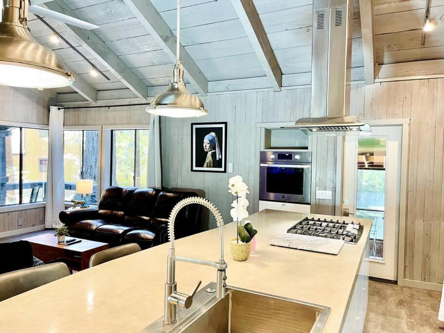 הוילה Occidental Modern House W. Fast Internet In 1 Acre Land מראה חיצוני תמונה