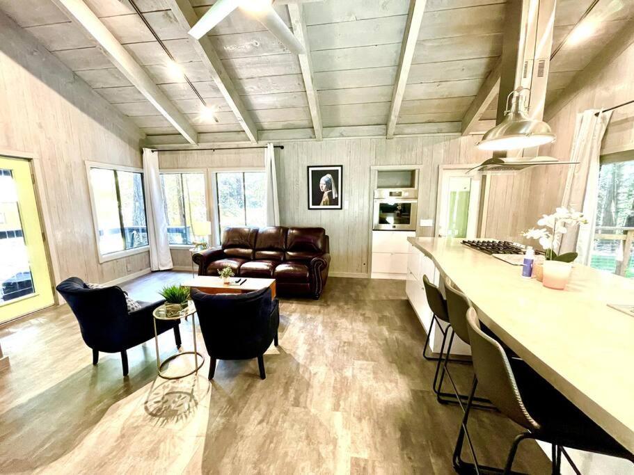 הוילה Occidental Modern House W. Fast Internet In 1 Acre Land מראה חיצוני תמונה